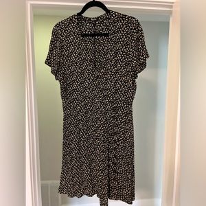 Adorable and flattering Madewell wrap mini dress perfect for spring!